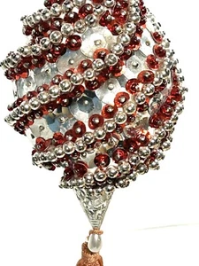 DE COLECCIÓN PASADOR DE LENTEJUELAS CON CUENTAS PLATA/ROJO REMOLINO 5 PULGADAS ADORNO DE NAVIDAD - Imagen 1 de 4