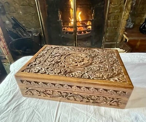 Vintage Hand-Carved Wooden Jewellery Box – Floral Folk Art Design – 25x18x8cm - Picture 1 of 12