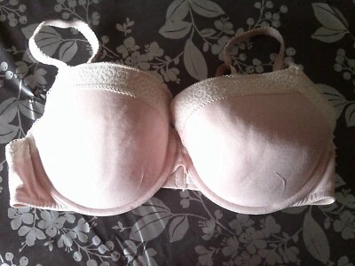 next sujetador acolchado con aros Reino Unido 38D EE. UU. 38D euro 85D Francia 100D Foto 1 de 4