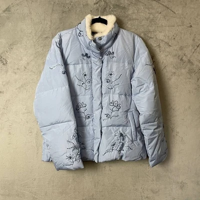 Chaqueta acolchada con cuello de piel sintética azul escarcha bordada pequeña invierno nórdico Foto 1 de 4