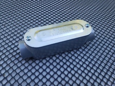 Appleton E121488 3/4" Conduit Body Straight Pass Aluminum W/ Cover , g224 - Image 1 of 2