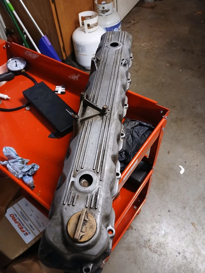 Cubierta de válvula 4,2/4,0 para AMC Eagle o Jeep Foto 1 de 1