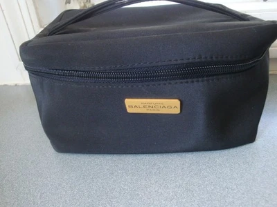 FAB BALENCIAGA ESTUCHE COSMÉTICO MAQUILLAJE MANGO SUPERIOR CREMALLERA NEGRO SÓLIDO 7.5" X 4" Foto 1 de 4