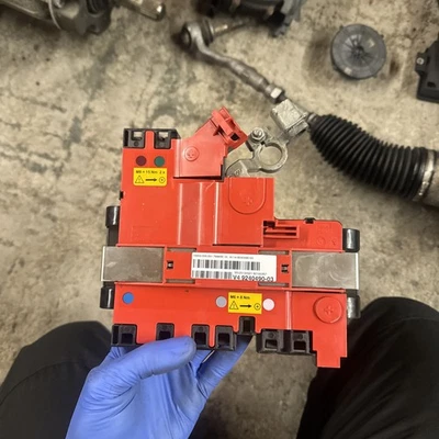 Caja de distribución de energía de batería OEM 9177773 BMW 528I 535i 550i 650i 750i Foto 1 de 4