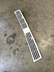 Jeep Cherokee XJ 84-01 Cowl Vent White OEM (TW00) - Picture 1 of 16