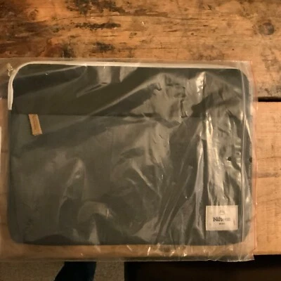 Nifteen 10-Inch Osaka Sleeve for iPad/Tablet - Black  - Image 1 of 2