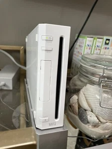 wii console bundle with mario - Picture 1 of 9