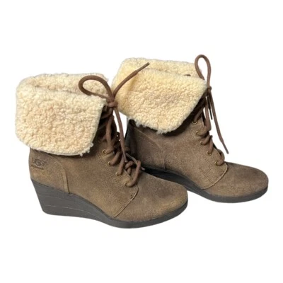 Botas con cordones UGG Zea impermeables de cuero marrón de oveja con tacón de cuña TALLA 6 Foto 1 de 4