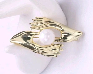 Brooch Faux Pearl Hands Crystal Ball White Pinky Pearl Vintage Style Fab Glam - Picture 1 of 21