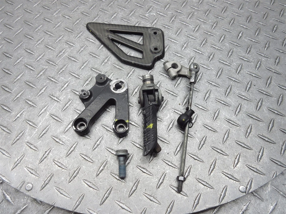2000 00-03 Suzuki GSXR 750 GSXR750 Left Rearset Shift Lever Foot Peg Bracket - Image 1 of 4