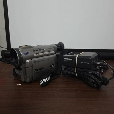 Panasonic - Pv-Dv100D Palmsight Mini DV Digital Palmcorder W/ Charger Works  - Image 1 of 4