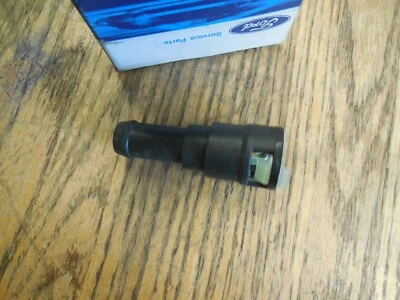 Новый из старых запасов 1986 - 1991 Ford Aerostar нагреватель шланг трубка соединитель E59Z-18D435-A - Изображение 1 из 2