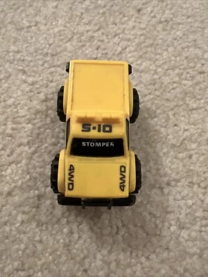 VINTAGE SCHAPER MINI STOMPER YELLOW CHEVROLET S-10 S10 4X4 - MADE IN MACAU - Image 1 of 4