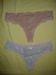 Neu mit Etikett Paket 2 Victoria's Secret Body von Victoria Samt Netz Schnürsenkel Tanga Höschen XL - Bild 1 von 2