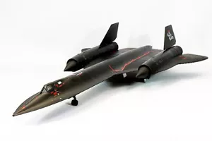 Air Force 1 1:72 USAF Lockheed SR-71A Blackbird Reconnaissance Aircraft AF10088F - Picture 1 of 2