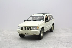 AUTOart  1:18 Scale Jeep Grand Cherokee white Resin car model - Picture 1 of 11