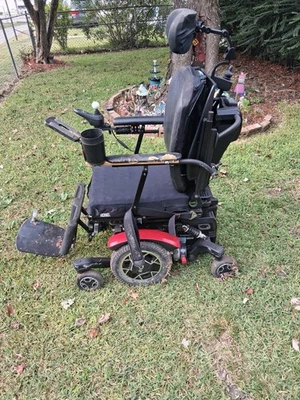 Silla de ruedas eléctrica Foto 1 de 2