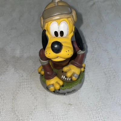 Boneco Pluto Disney Bobblehead Ears capacete futebol 9" Disney World vintage - Imagem 1 de 4
