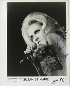 Estrella de la música country de Susan St. Marie años 70, fotografía autografiada en blanco y negro - Imagen 1 de 7