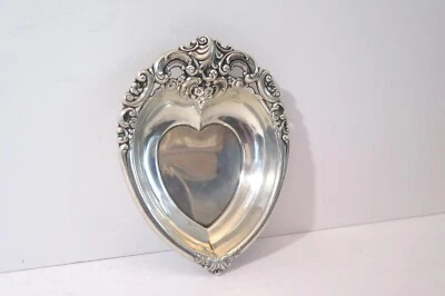 Wallace Sterling Heart Shaped Repousse Candy Dish - Imagem 1 de 4