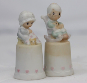 2 dé à coudre en porcelaine Precious Moments 1984 Purr-fect grand-mère & Love couvre tout