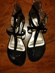 TOMMY HILFIGER Sandalias Mujer TH Logo Gladiadores Negro Oro Acentos - Imagen 1 de 4