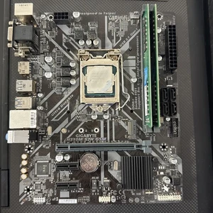 Gigabyte H310M S2H GSM Intel LGA 1151 DDR4 scheda madre desktop con I5-8400 16 GB - Foto 1 di 5