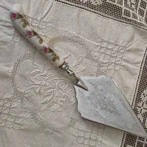 Floraine Cake Pie Server Sheffield England Floral Decorated Porcelain Handle - Picture 1 of 7