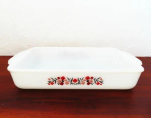 1960-62 Fire King Primrose #410 1 1/2 QT Baking Dish - Picture 1 of 10