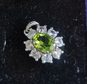Sterling Silver Natural Peridot Pendant Without Chain New UK Seller 00305 - Picture 1 of 3