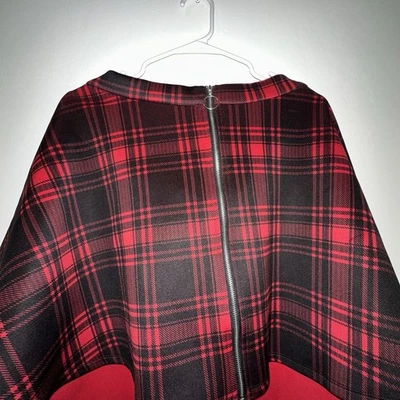 HOT TOPIC RED/ BLACK PLAID SKATER MINI SKIRT SZ XL WITH SIDE POCKETS FRONT ZIP - Image 1 of 4