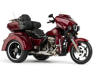 HARLEY DAVIDSON CVO TRI Glide - 2021 - burgundy - MAISTO 1:12 - Immagine 1 di 4