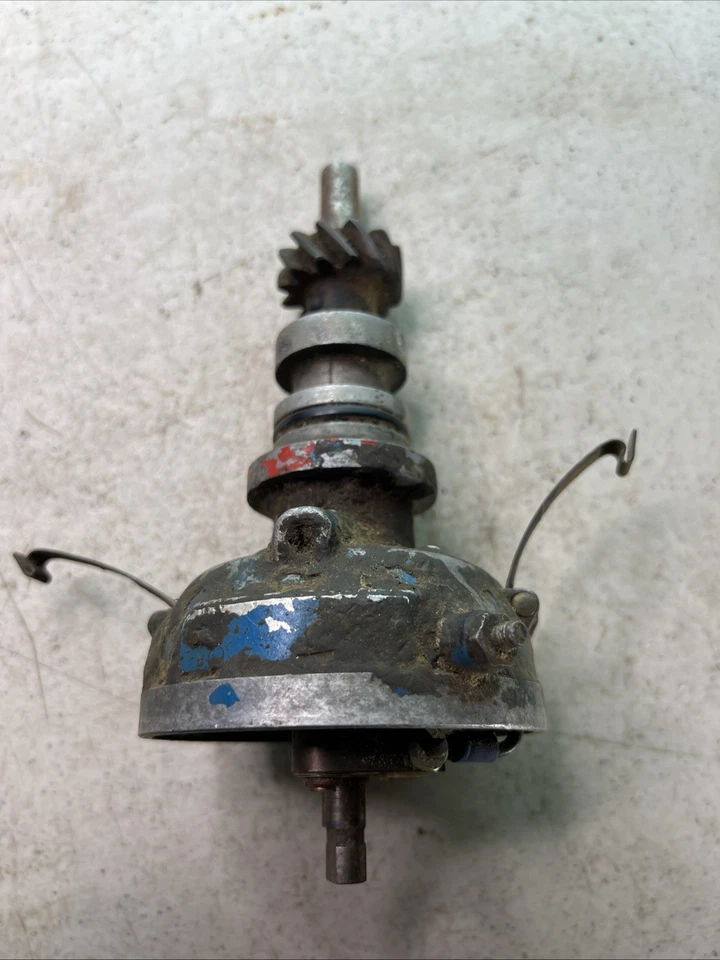 Distribuidor Ford Flathead V8 vintage - pieza de encendido de engranaje de leva estilo temprano Foto 1 de 4