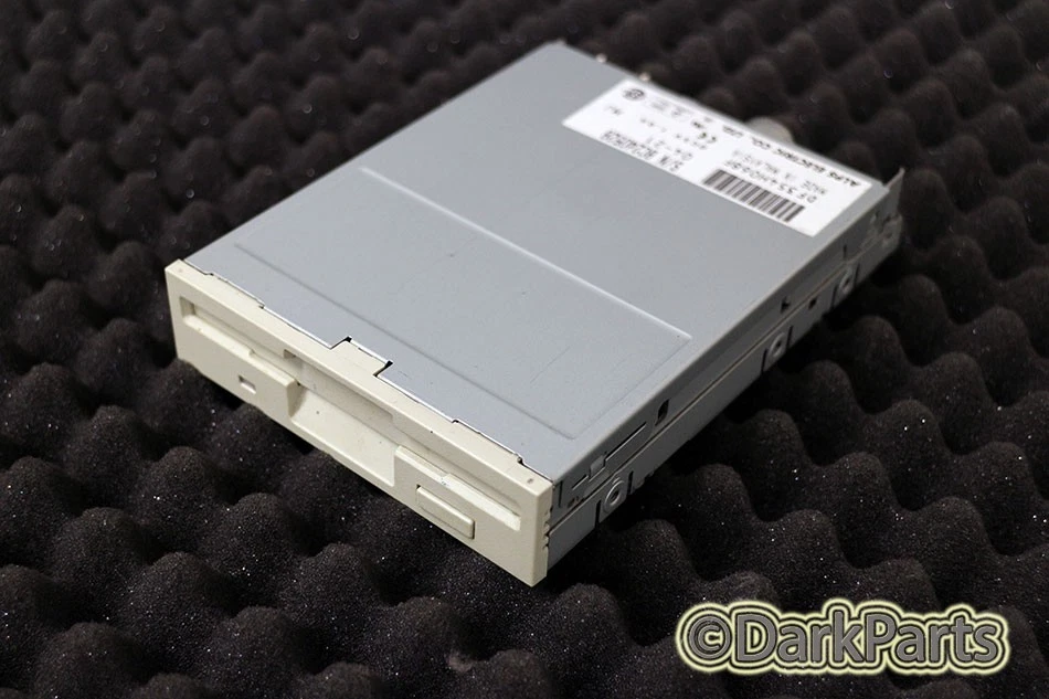 Alps Electronic Co DF354H068F Beige 3.5" 1.44MB FDD Floppy Disk Drive - Image 1 of 1