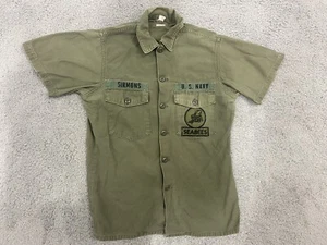 MAGLIA UTILITY ORIGINALE 1967 US NAVY SEABEES OG 107 CON TOPPA CUCITA A MANO TUTTO RVN DE - Foto 1 di 10
