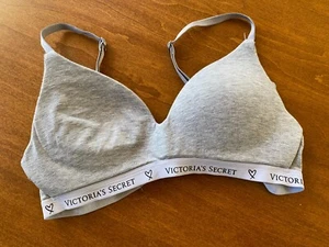 Pre-owned Victoria’s Secret 32B t-shirt bra Lightly Lined Wireless adjustable - Picture 1 of 5
