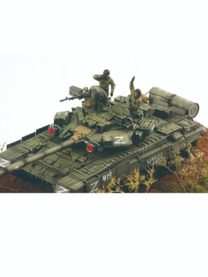 Resin 1/72 Diorama Miniature Toys Russian T90 Tank Driver Soliders War Scene - Image 1 of 4