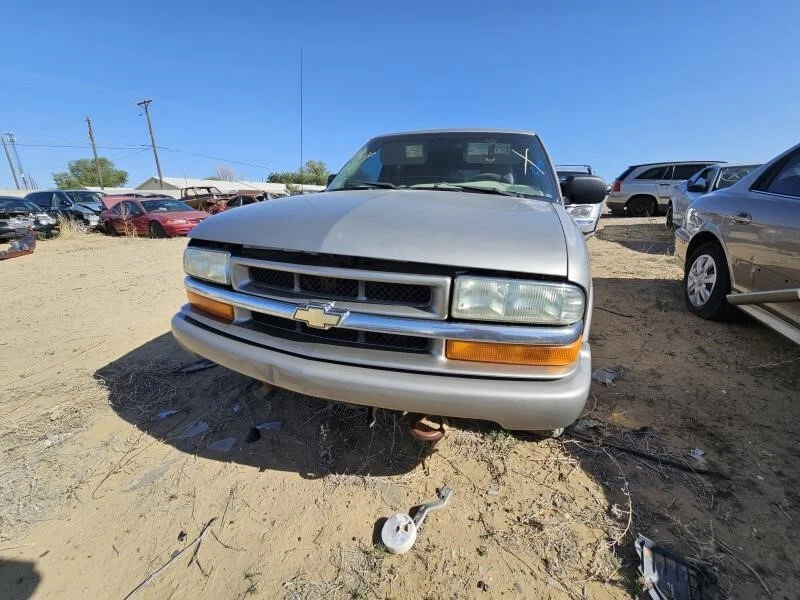 Used Rear Right Door Vent Glass Rear fits: 2004 Chevrolet Blazer s10/jimmy s15 R Foto 1 de 4