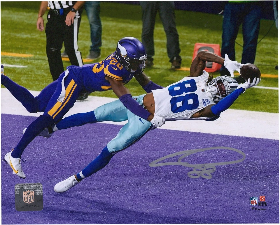 Ceedee Lamb Dallas Cowboys Signed 8x10 TD Catch vs. Minnesota Photograph - Image 1 of 1