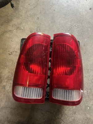 Задние фонари для 1999-2007 Ford F-250 F-350-F-550 сверхпрочные задние тормозные фонари - Изображение 1 из 2