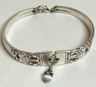Pulsera cuchara placa plata coronación Oneida 1936 de colección con colgante de selenita Foto 1 de 4