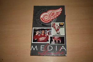 Libro de bolsillo de hockey de la NHL Detroit Red Wings Media Guide 1993-1994 de colección - Imagen 1 de 24
