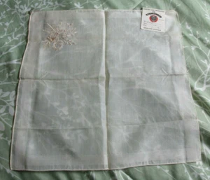 HANDKERCHIEF HANKIE EMBROIDERED MADEIRA COTTON PORTUGAL NEW OLD STOCK - Picture 1 of 5