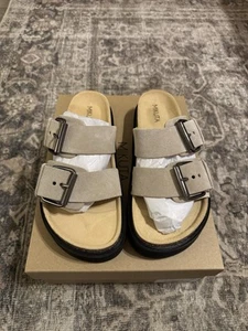 Mikuta Sandals - Picture 1 of 8