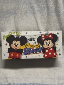 POP MART NEU Disney Mickey Familie süß zusammen Schlüsselanhänger Serie Blindbox SET - Bild 1 von 3
