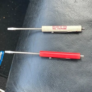 Vintage Snap On Magnetic End Advertising Flathead Screwdrivers set of 2 - Picture 1 of 6