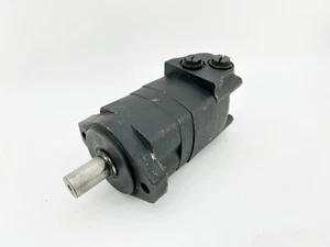 Char-Lynn 104-1004-006 Hydraulic Motor, 1" Shaft, 2-Bolt, Standard Mount - Picture 1 of 5
