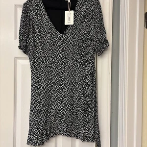 NWT GB Large Flower Petal Printed Faux-Wrap Ruffle Hem Dress Black White. $59.00 - Picture 1 of 12