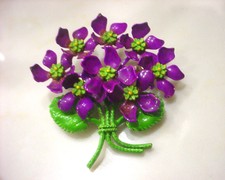 Vintage BOUQUET of VIOLETS Flower PIN BROOCH Retro Mod 60's Enamel on Metal