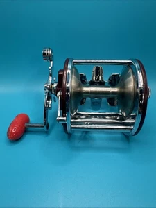 Penn Peer 209 Maroon Fishing Reel Clean - Picture 1 of 6